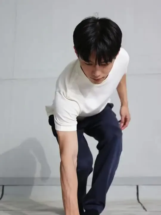Breakdance: the preview still the AI Video app shows for this action