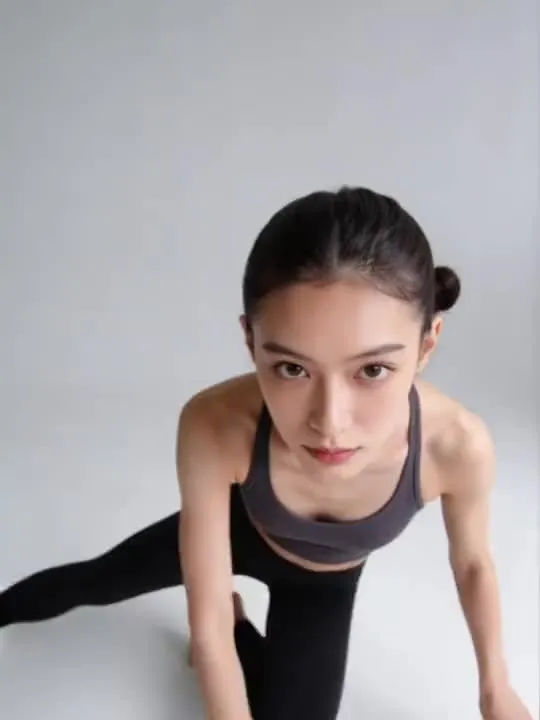 Floor Reach: the preview still the AI Video app shows for this action